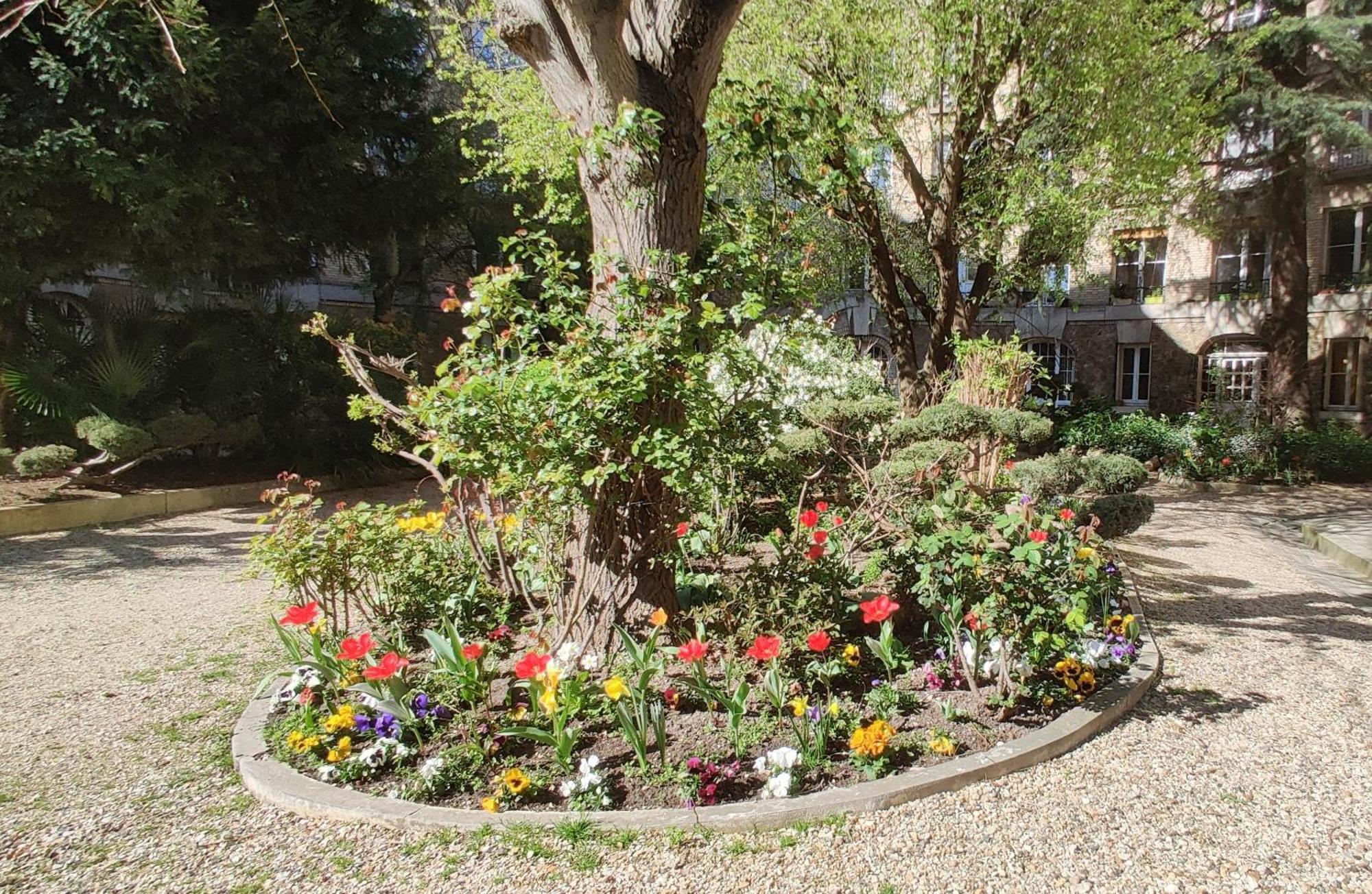 Luxueux Sur Jardin Parijs